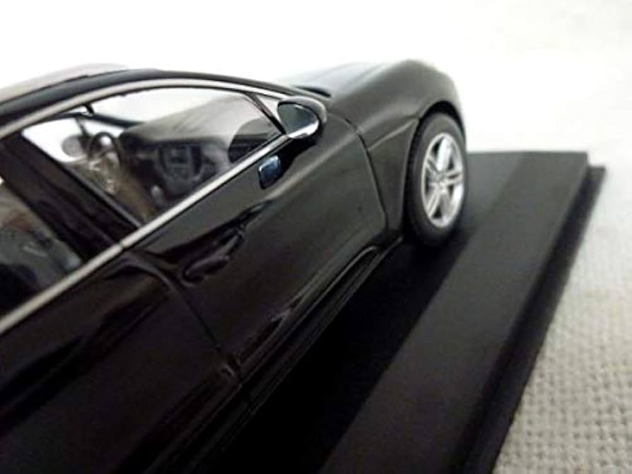 Amazon | ミニチャンプス ポルシェ マカン ターボ 1/43 ミニカー